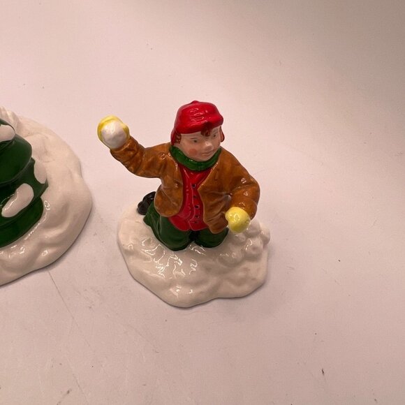 Department 56 Snowball Fort 5413-3 - Picture 5 of 16